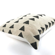 Load image into Gallery viewer, Tribal pillow cover
